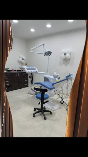 عيادة روتس لطب الفم و الأسنان Roots dental center