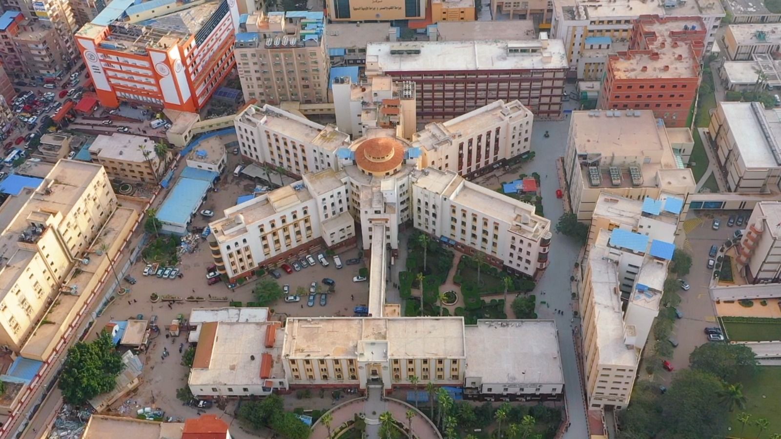 تقييم شامل لمستشفيات جامعة المنصورة: جودة الخدمات الطبية وتجارب المرضى