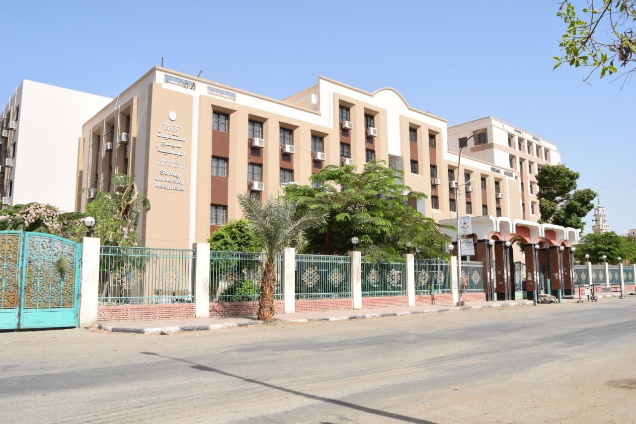 رأي حقيقي عن مستشفى سوهاج الجامعي: الخدمات، الأطباء، والتقييم الشامل